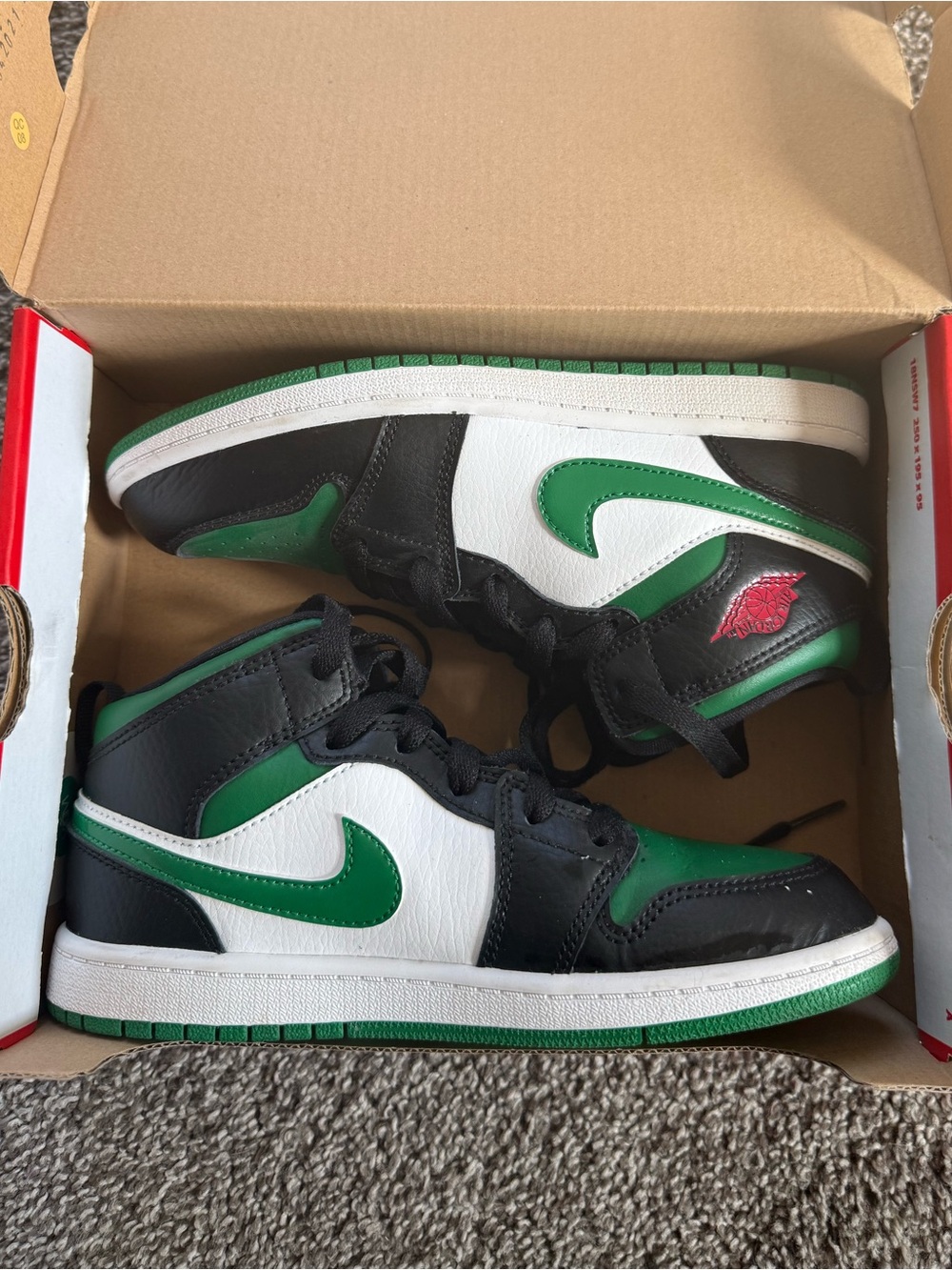 Jordan 1 Mids 3Y
